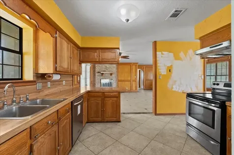 210 Commanche Trail Wallisville TX 77597