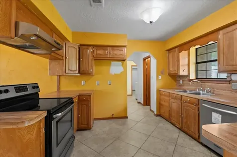 210 Commanche Trail Wallisville TX 77597