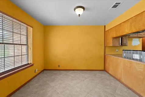210 Commanche Trail Wallisville TX 77597