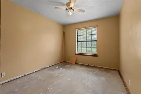 210 Commanche Trail Wallisville TX 77597