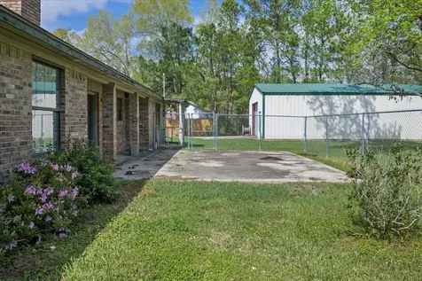 210 Commanche Trail Wallisville TX 77597