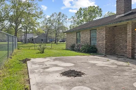 210 Commanche Trail Wallisville TX 77597