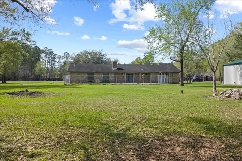 210 Commanche Trail Wallisville TX 77597
