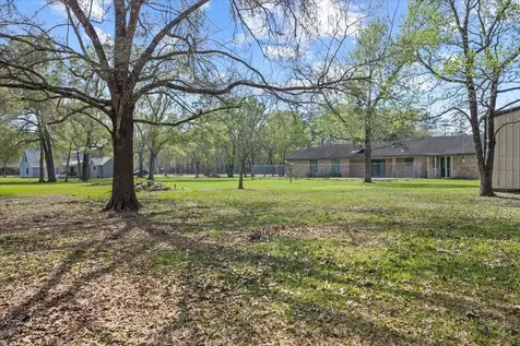 210 Commanche Trail Wallisville TX 77597
