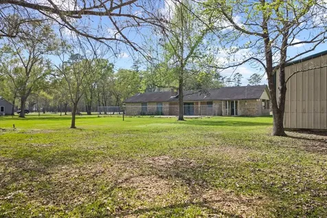 210 Commanche Trail Wallisville TX 77597