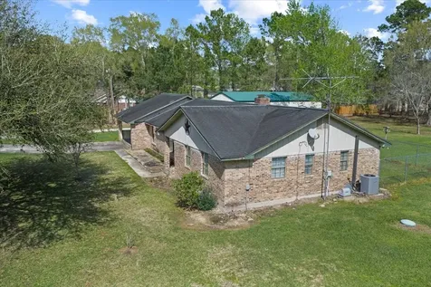 210 Commanche Trail Wallisville TX 77597
