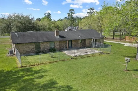 210 Commanche Trail Wallisville TX 77597