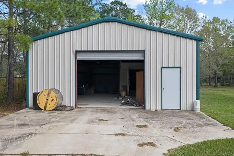 210 Commanche Trail Wallisville TX 77597