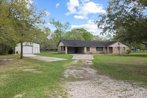 210 Commanche Trail Wallisville TX 77597