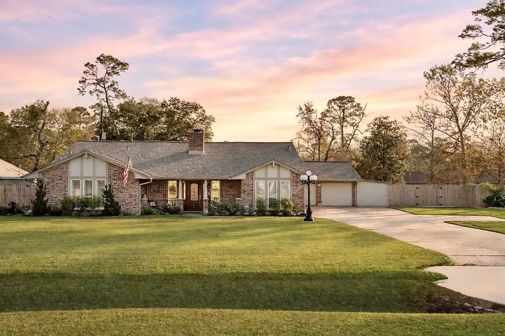 1006 Castle Hill Trail Kingwood TX 77339