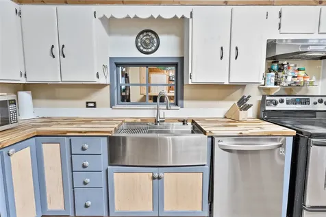 506 Pear Street Edna TX 77957