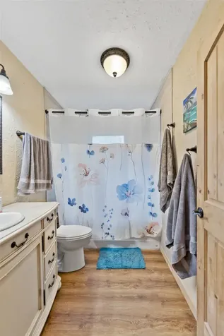 506 Pear Street Edna TX 77957