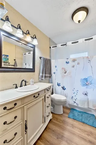 506 Pear Street Edna TX 77957