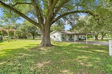 506 Pear Street Edna TX 77957