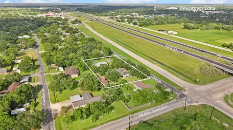 506 Pear Street Edna TX 77957
