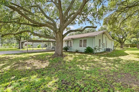 506 Pear Street Edna TX 77957