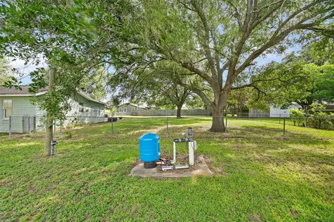506 Pear Street Edna TX 77957
