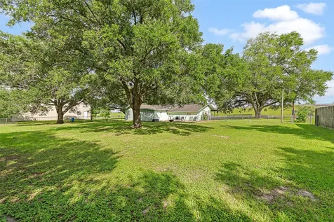 506 Pear Street Edna TX 77957