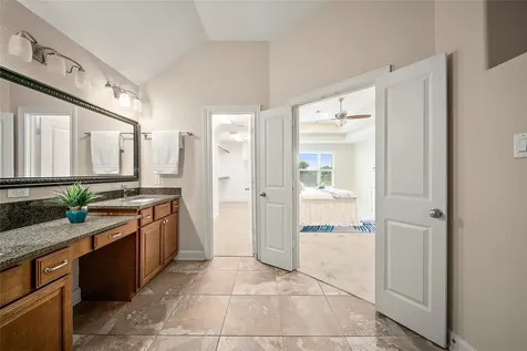 5146 Oasis Park Houston TX 77021