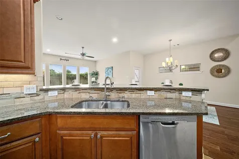 5146 Oasis Park Houston TX 77021
