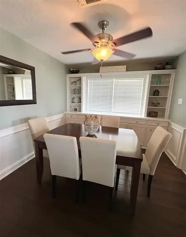 1255 Sailfish Street Bayou Vista TX 77563