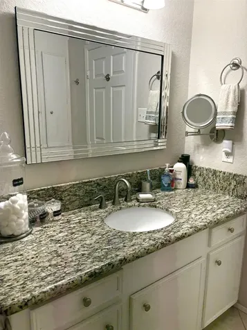 1255 Sailfish Street Bayou Vista TX 77563
