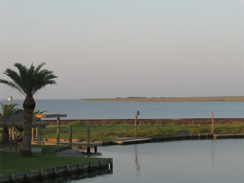 1255 Sailfish Street Bayou Vista TX 77563