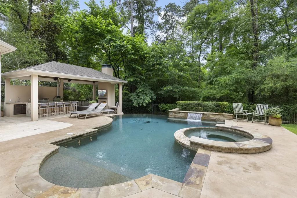 82 E Bracebridge Circle The Woodlands TX 77382
