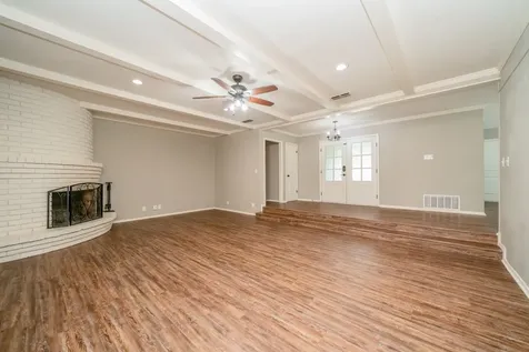 317 E Robinwood White Oak TX 75693