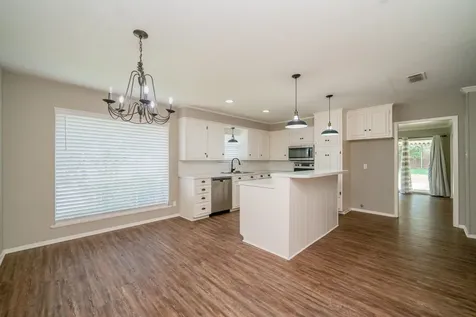 317 E Robinwood White Oak TX 75693