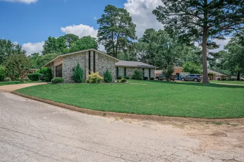 317 E Robinwood White Oak TX 75693