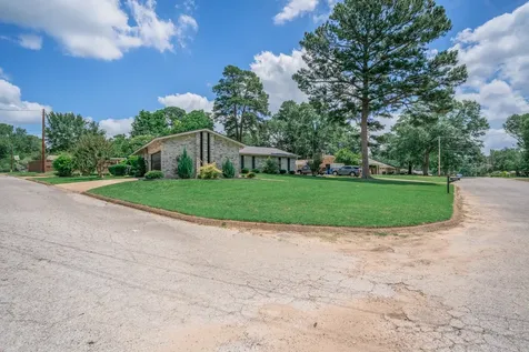 317 E Robinwood White Oak TX 75693