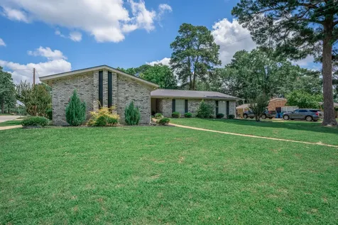 317 E Robinwood White Oak TX 75693