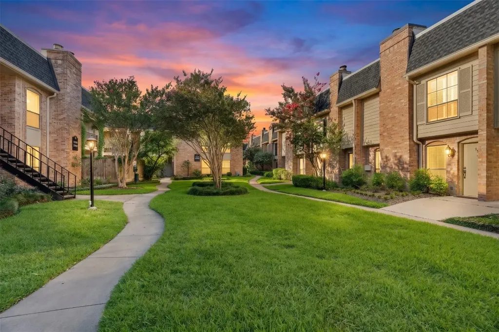 1601 S Shepherd Drive 243 Houston TX 77019