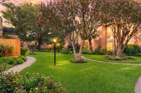 1601 S Shepherd Drive 243 Houston TX 77019