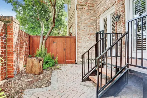 1933 Woodbury Street Houston TX 77030