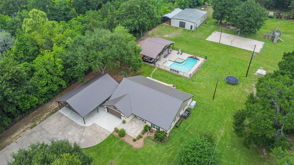 306 County Road 3997 Cleveland TX 77328