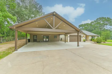 306 County Road 3997 Cleveland TX 77328