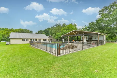 306 County Road 3997 Cleveland TX 77328