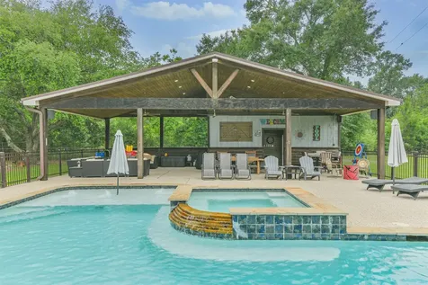 306 County Road 3997 Cleveland TX 77328