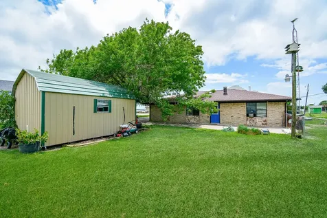 1495 W Bayshore Drive Palacios TX 77465