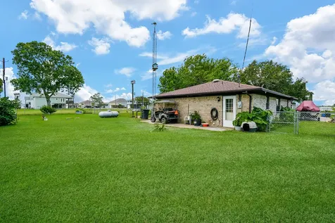 1495 W Bayshore Drive Palacios TX 77465