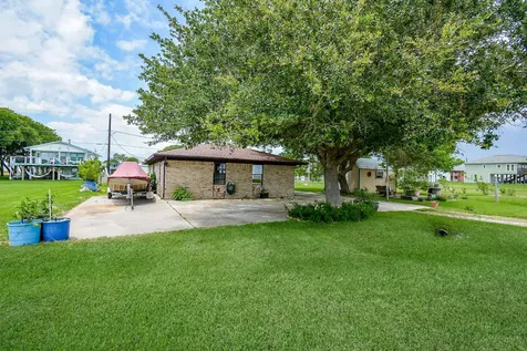 1495 W Bayshore Drive Palacios TX 77465
