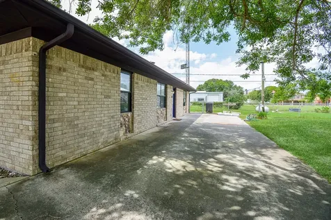 1495 W Bayshore Drive Palacios TX 77465