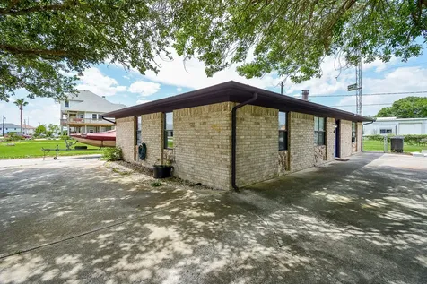 1495 W Bayshore Drive Palacios TX 77465