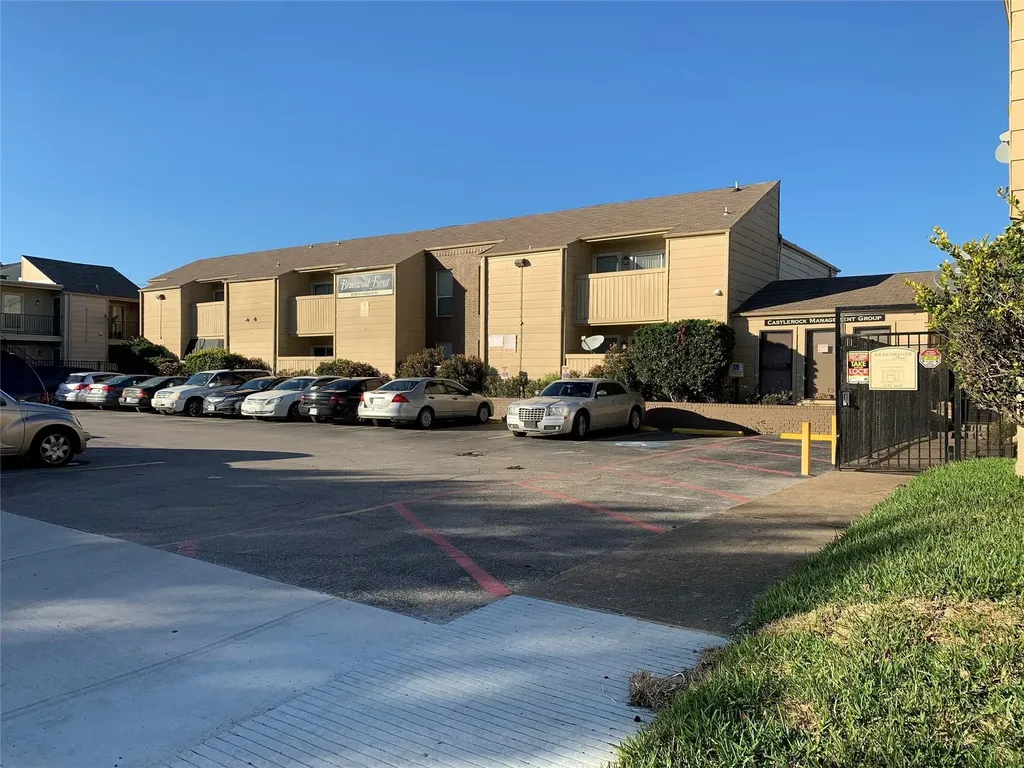8100 Creekbend Drive 126 Houston TX 77071