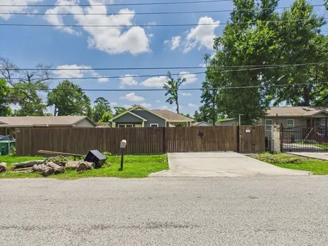 9214 Firnat Street Houston TX 77016
