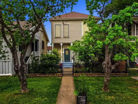 3826 Avenue O 1/2 Galveston TX 77550