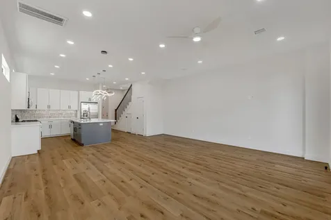 123 Amundsen Street B Houston TX 77009