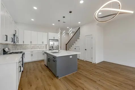 123 Amundsen Street B Houston TX 77009